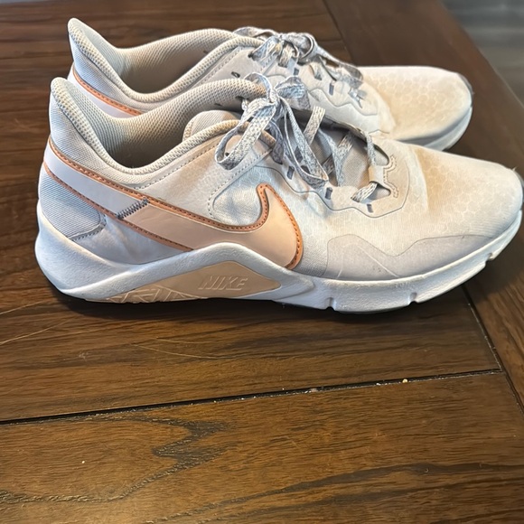 Nike White and Orange Sneakers Lightweight Design - Picture 2 of 4